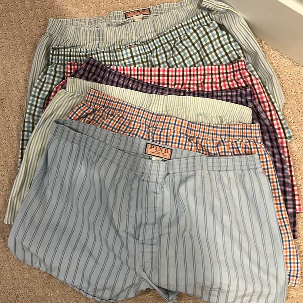 Adorable men’s boxers also cute for the female shorts or pajama bottoms trend.